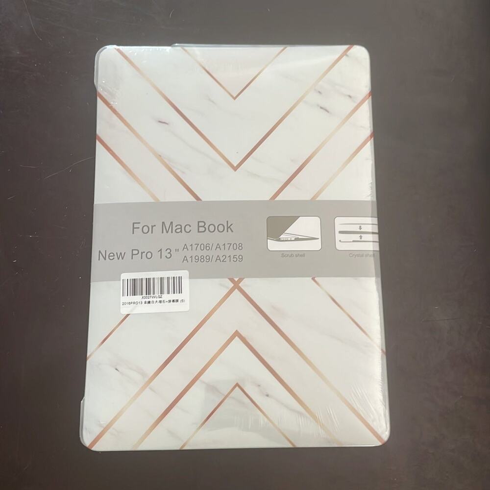 MacBook New Pro 13” gold/white marble hardshell case